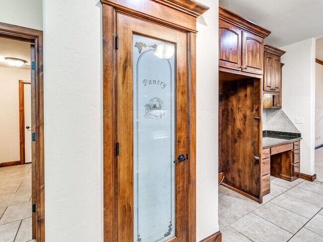 Building Photo - 2121 Mill Creek Way