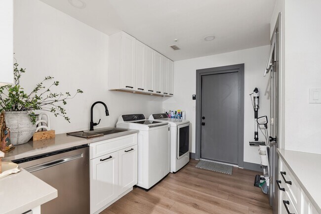 Building Photo - 40 Wellington Ct