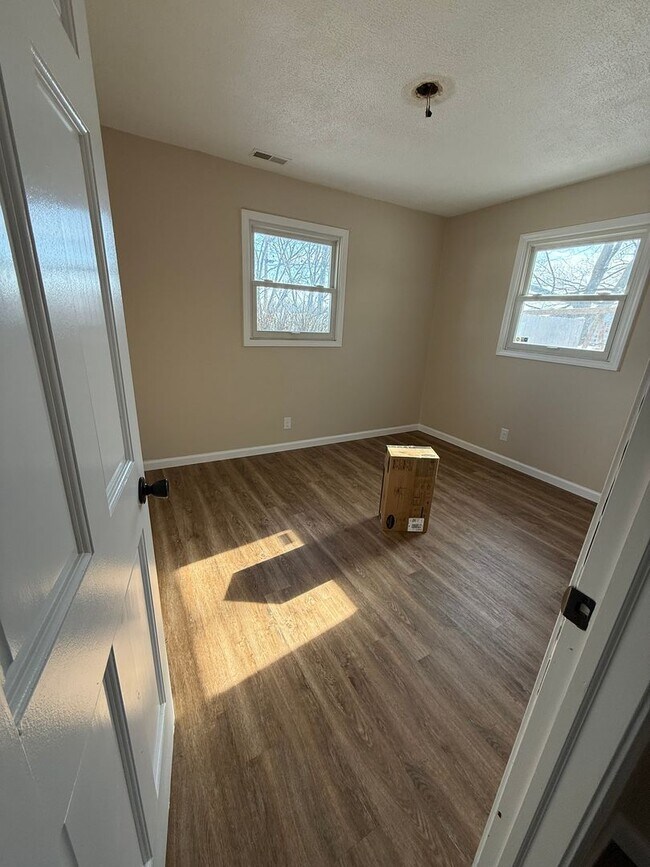 Building Photo - Charming Newly Remodeled 3-Bedroom Home!