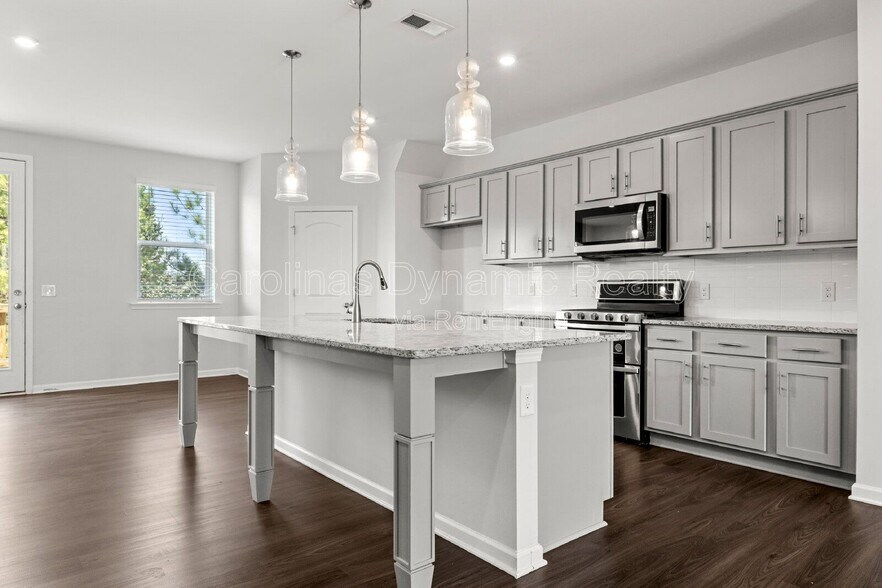 Building Photo - 6985 Waterstone Dr