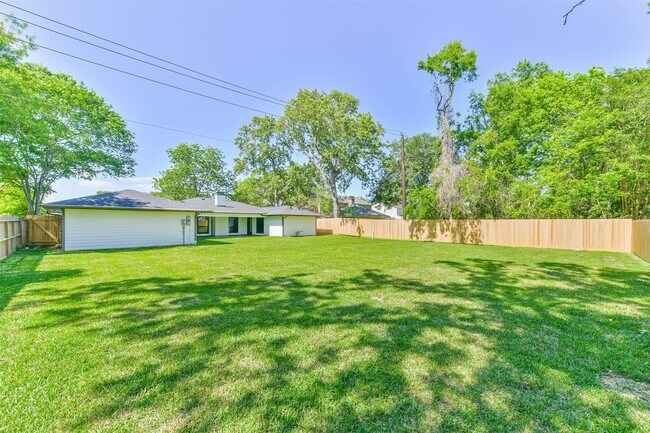 Building Photo - 4102 Honey Oaks Dr