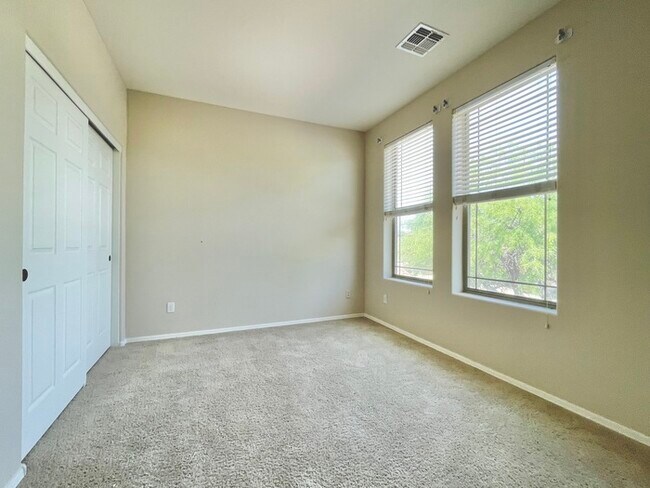 Building Photo - Fabulous 4-Bedroom Home For Rent in Goodyear!!