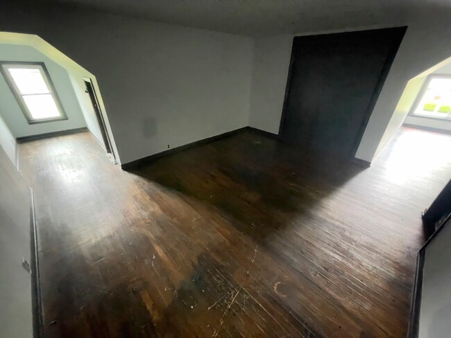 Building Photo - 103 N Beard St
