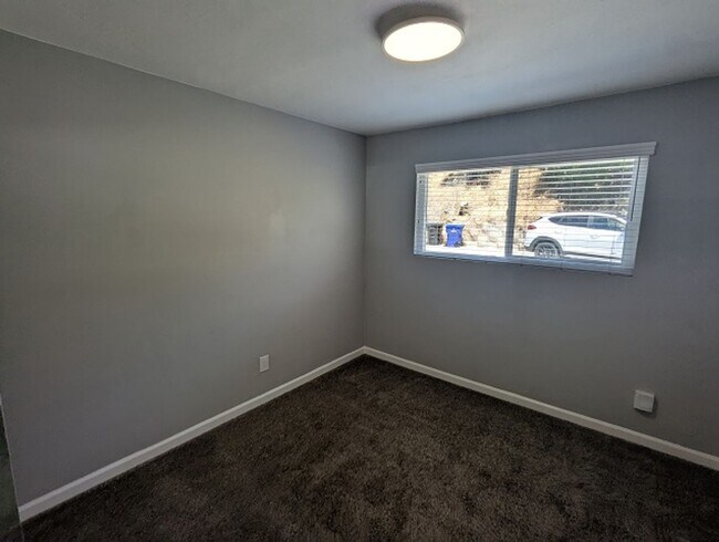 Building Photo - 3 Bedroom - 1 Bath House in San Diego