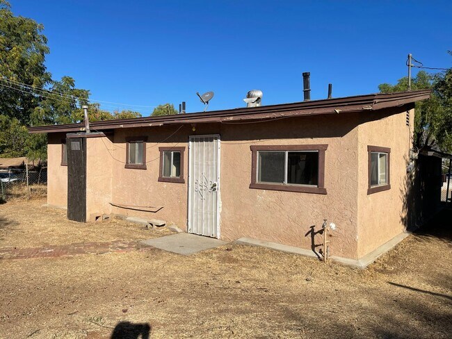 Building Photo - 22427 Cottonwood Ave