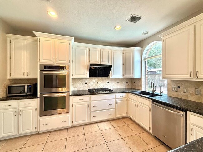 Building Photo - 626 Clarenda Falls Dr
