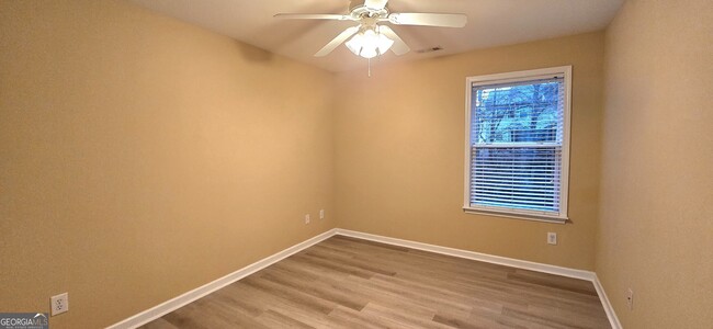 Building Photo - 11 Brookview Dr