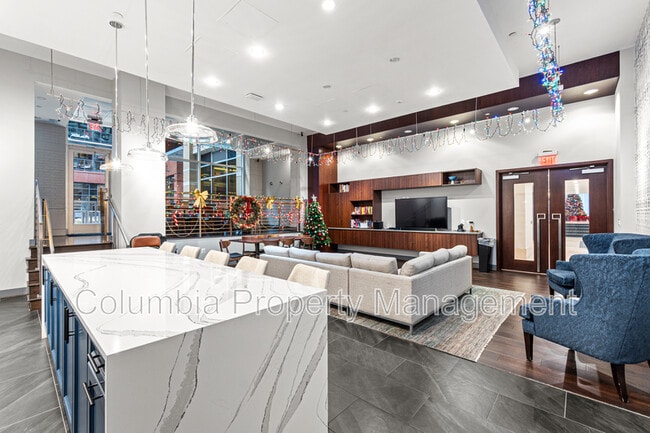 Building Photo - 1025 1st St SE