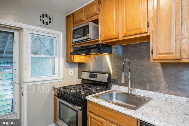 Building Photo - 2110 Coralthorn Rd