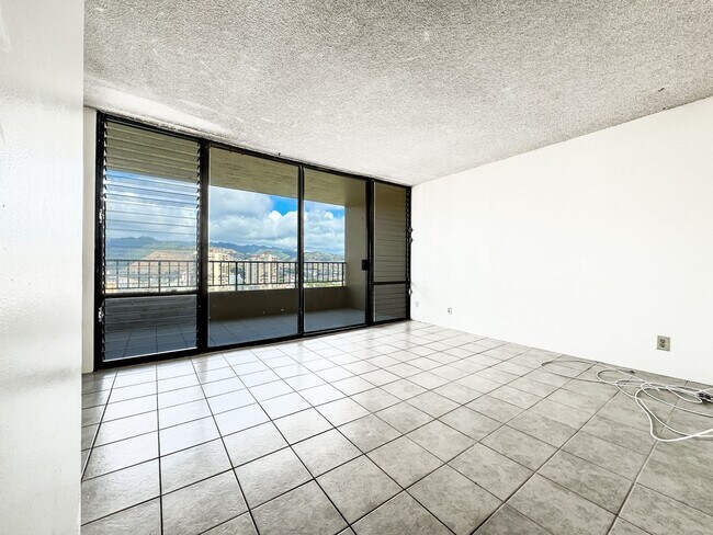Building Photo - 2121 Ala Wai Blvd