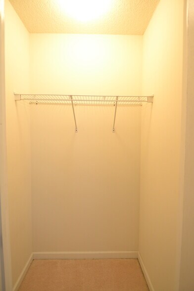 Building Photo - 1900 Salter Pl