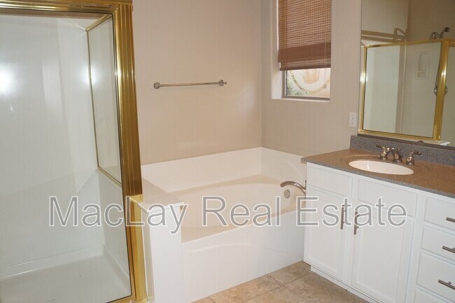 Building Photo - 203 W Cedar Dr