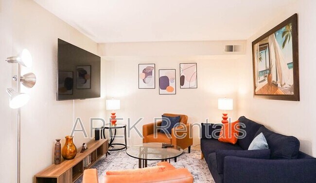 Building Photo - 5301 E Waverly Dr