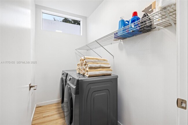 Building Photo - 1816 SW 23rd St