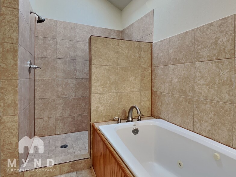 Building Photo - 8731 Summit Pines Dr