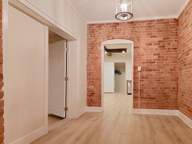 Building Photo - 2 Park Terrace