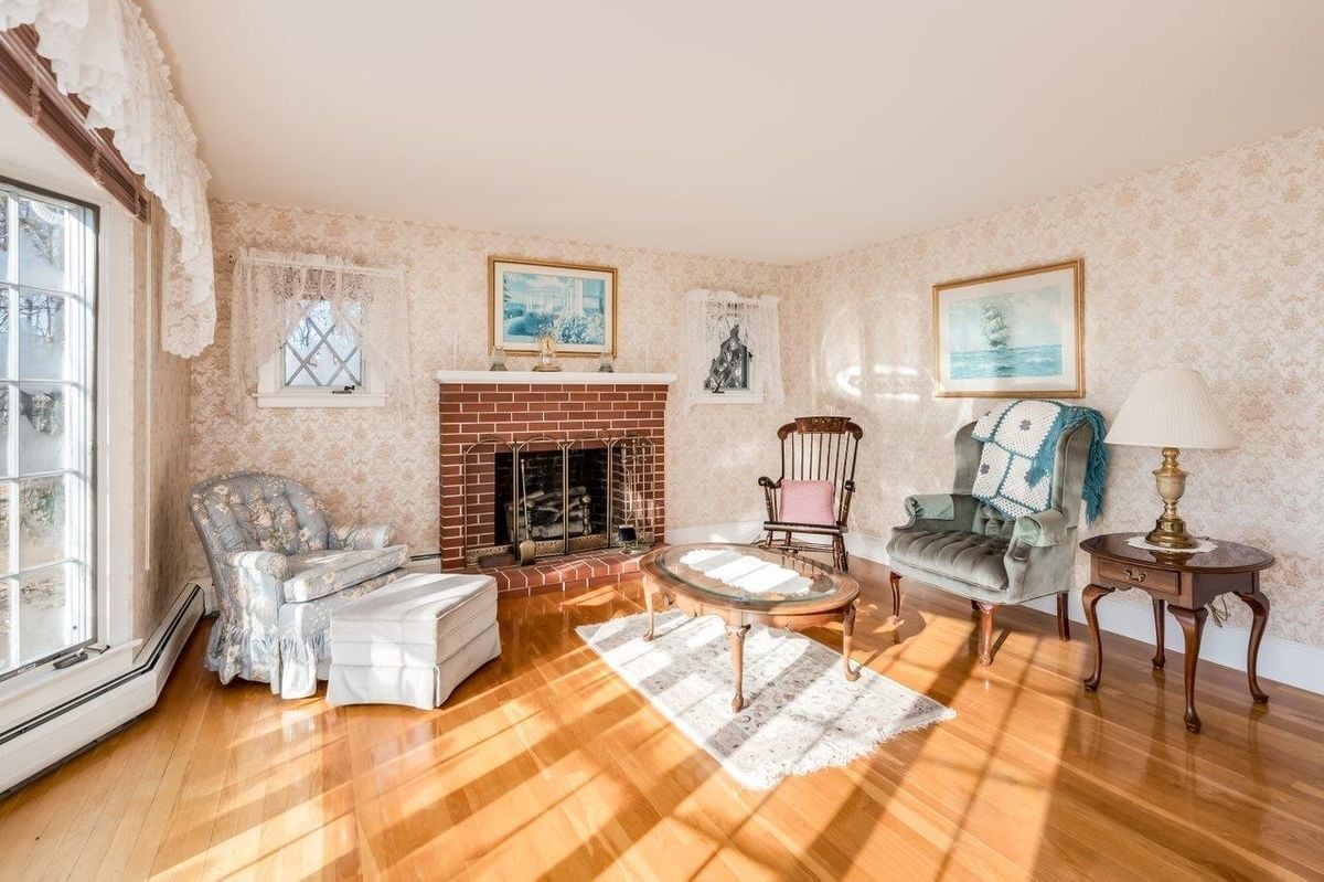 Building Photo - 45 Weare