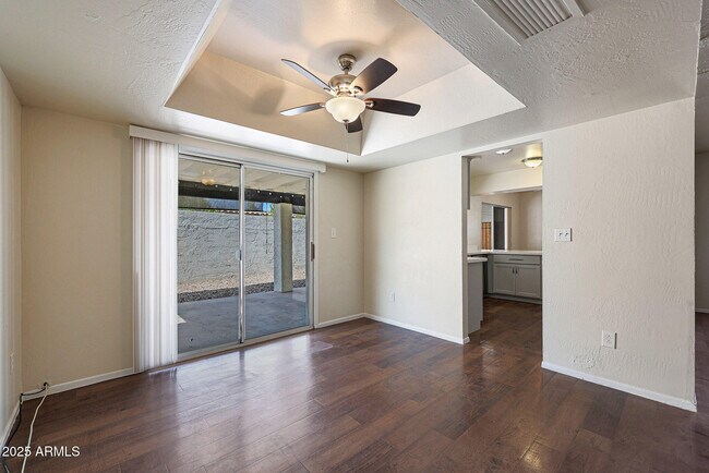 Building Photo - 601 W Coral Gables Dr