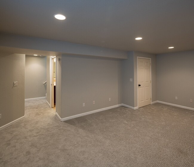 Building Photo - 1419 Red Mountain Dr