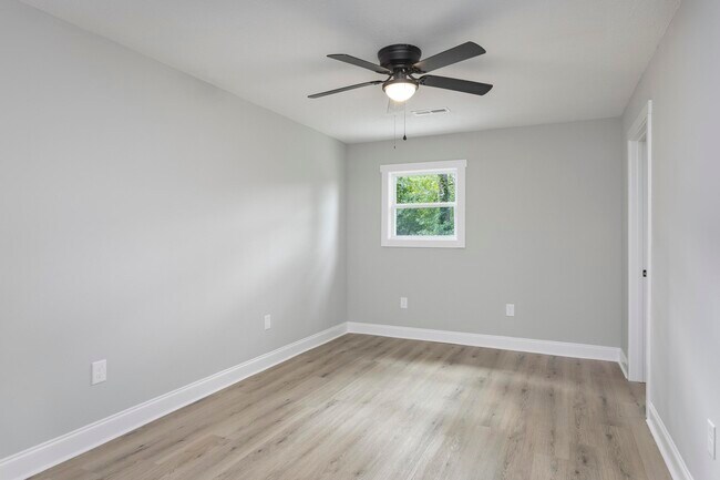 Building Photo - 932 Hurtt Rd