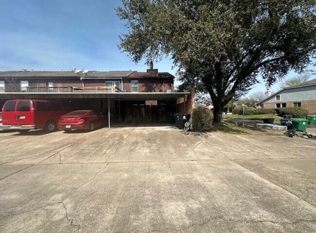 Building Photo - 5921 Arncliffe Dr