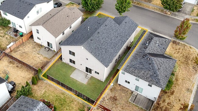 Building Photo - Spacious 5-Bedroom Home in Prime Yelm Loca...