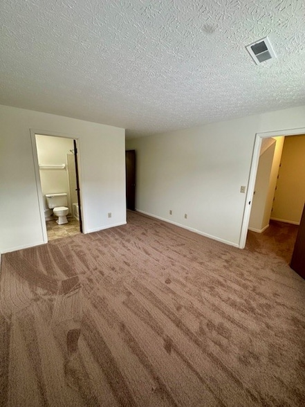 Building Photo - 2160 Hedgerow Road