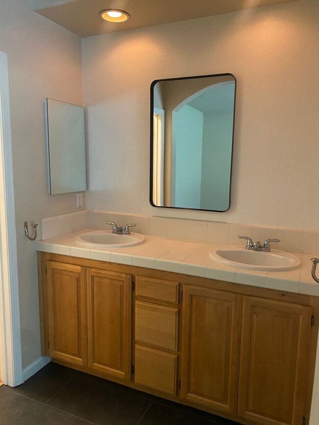 Building Photo - **Available Now Single Level  3 Bedroom 2 Bathroom with a Office**