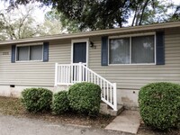 Building Photo - 1552 Coombs Dr