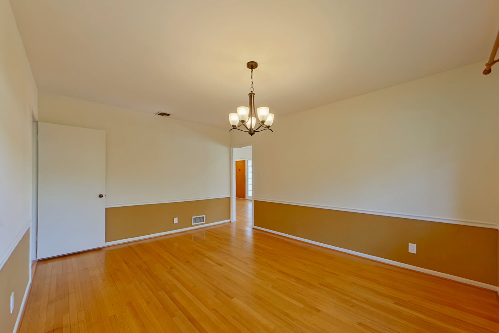 Building Photo - 1462 Glengarry Rd