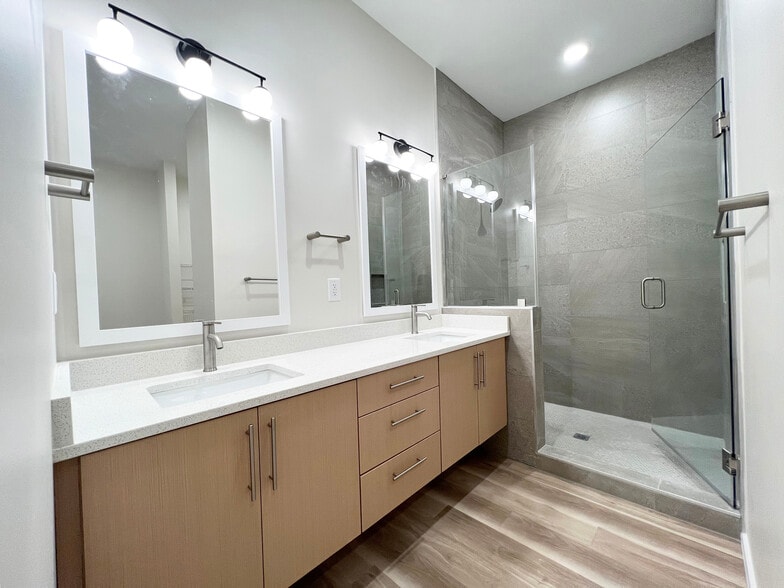 Primary Bath Suite - 547 Winton Ter NE
