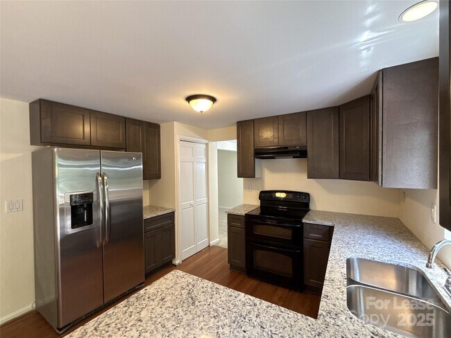 Building Photo - 6616 Wannamaker Ln