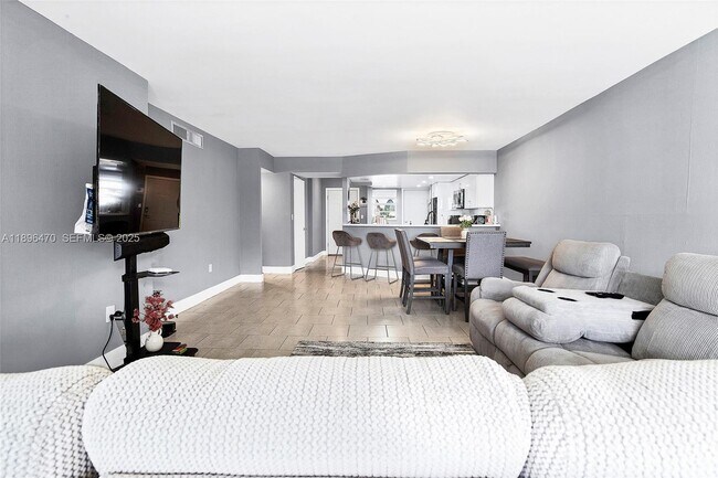 Building Photo - 1750 NE 191st St