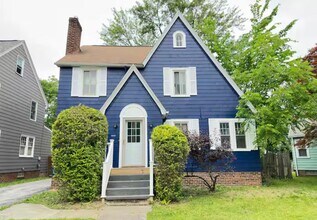 Building Photo - Spacious Cleveland Heights Home in Desirable Neighborhood!