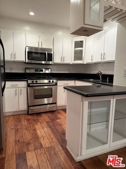 Building Photo - 800 W 1st St