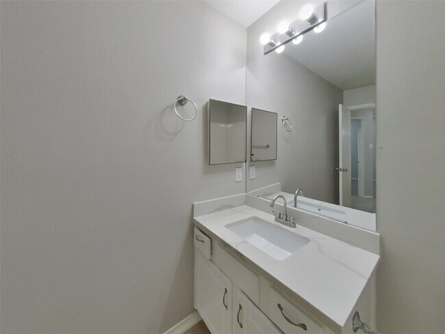 Building Photo - 13007 Lark Point Ct