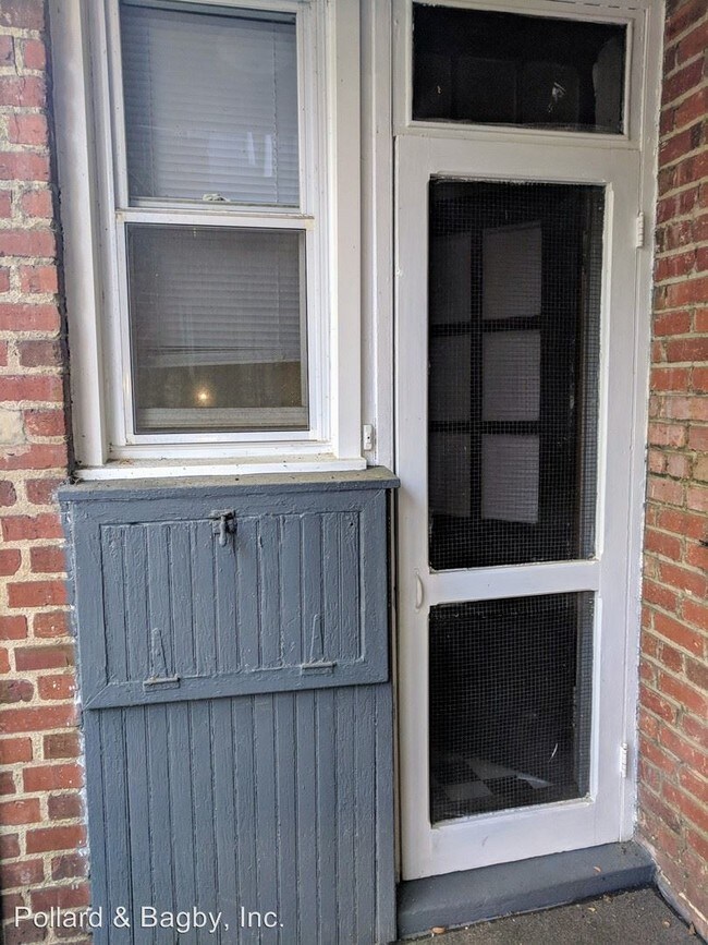 Building Photo - 106 N Dooley Ave