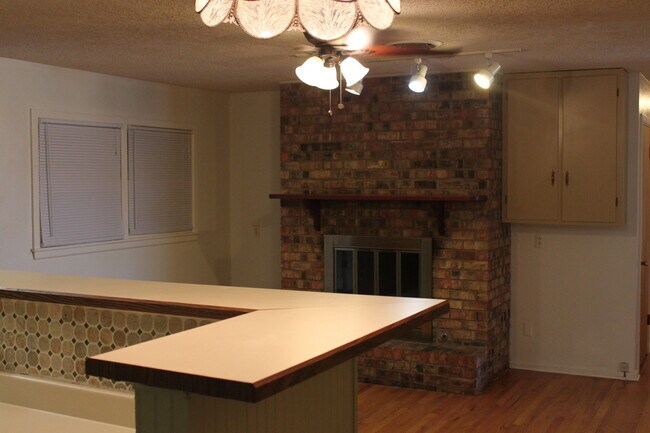 Building Photo - Updated 4 Bedrooms/2 Full Baths /2 Living Areas/2-car Garage