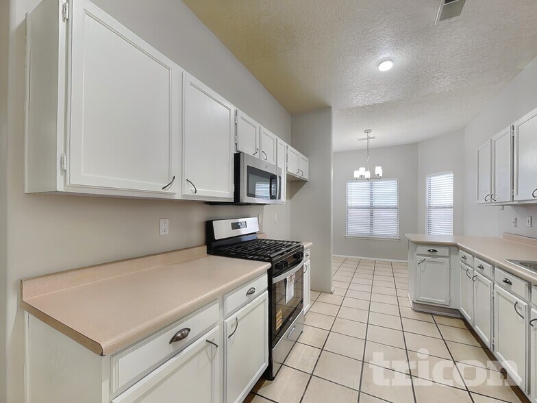 Building Photo - 6401 Prairie Sage Dr NW