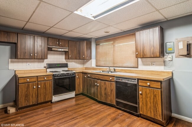 Building Photo - 101 Springhill Dr