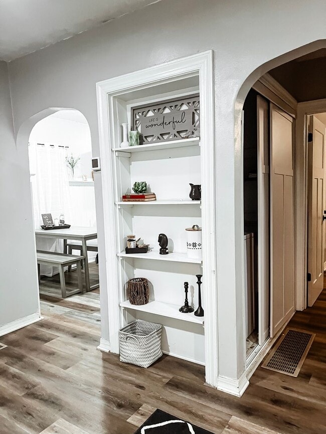 Building Photo - 2244 Park St