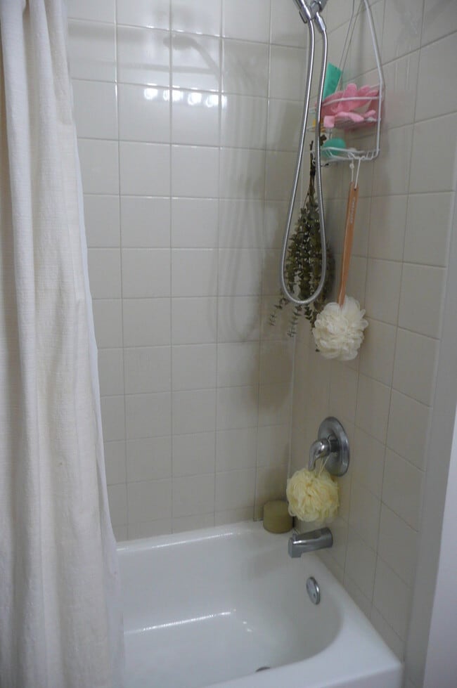 Building Photo - 1255 S State St