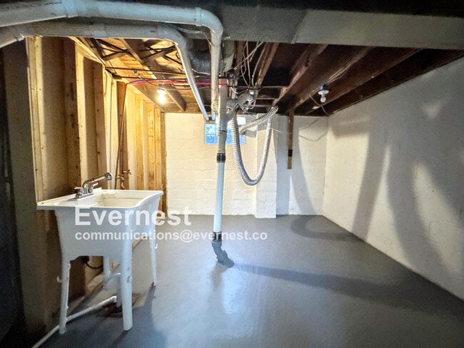Building Photo - 3037 Blackridge Ave