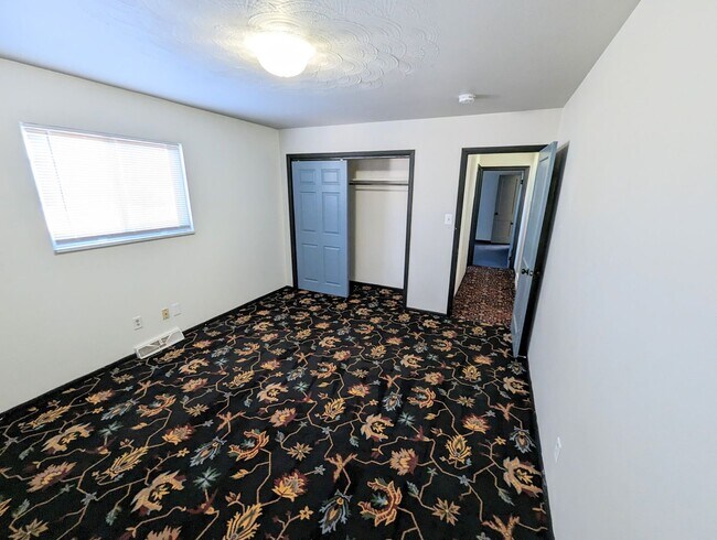 Building Photo - Large and Unique home in Castle Rock!