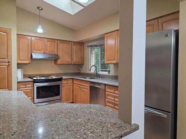 Building Photo - 4 Bedroom Home In Convenient Poulsbo Locat...