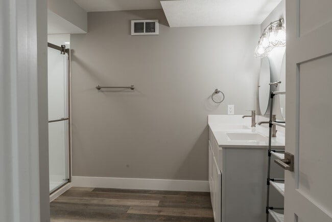 Building Photo - 7337 Collister Rd