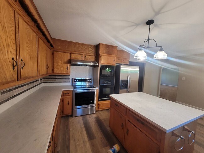 Building Photo - Spacious Carmichael home in Winding Wy / G...