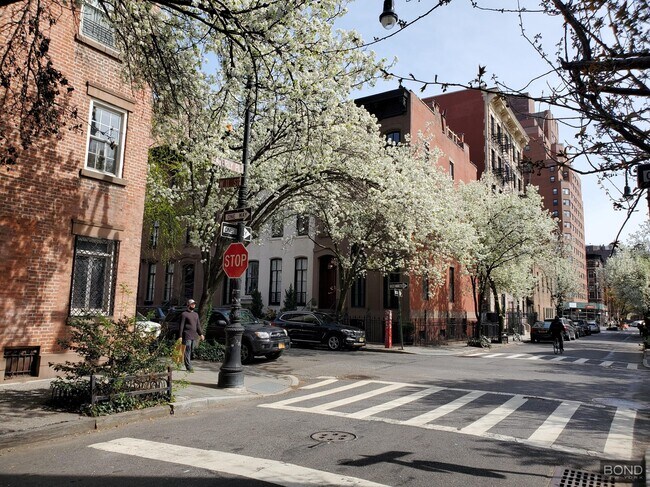 Building Photo - 200 W 58th St