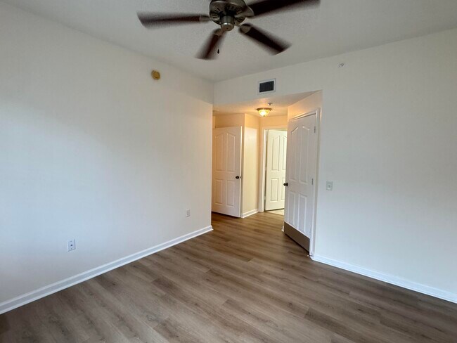 Building Photo - 9833 Baywinds Blvd