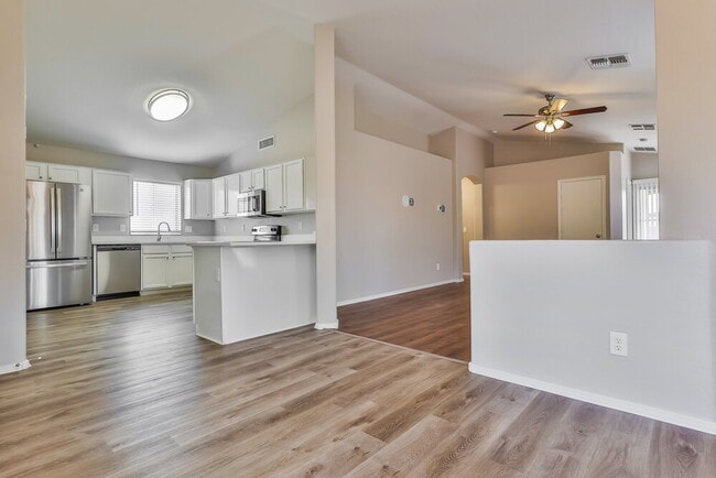 Building Photo - 115 N Ramada Cir